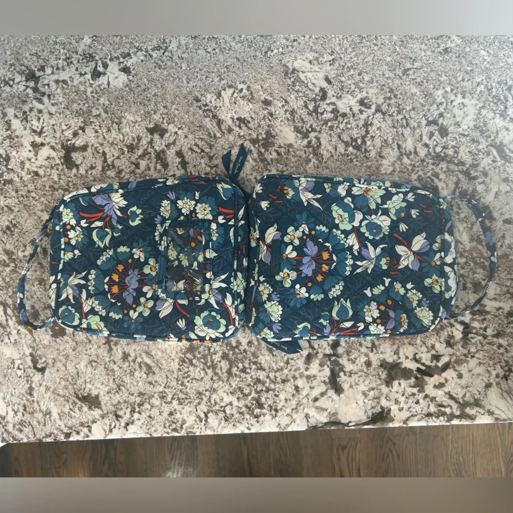 Vera Bradley Floral Bursts insulted lunch bag - Picture 8 of 13